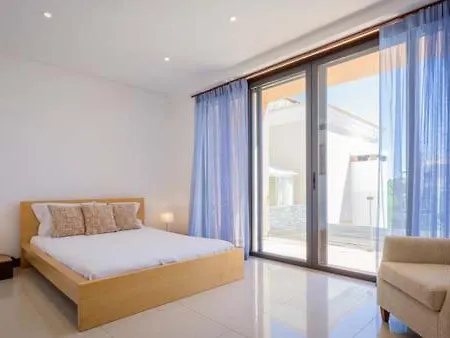 Sleeps 6 Pool Air Con T607849 Villa Vale do Lobo